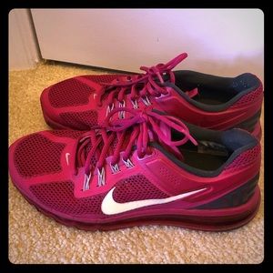 Women’s Nike sneakers